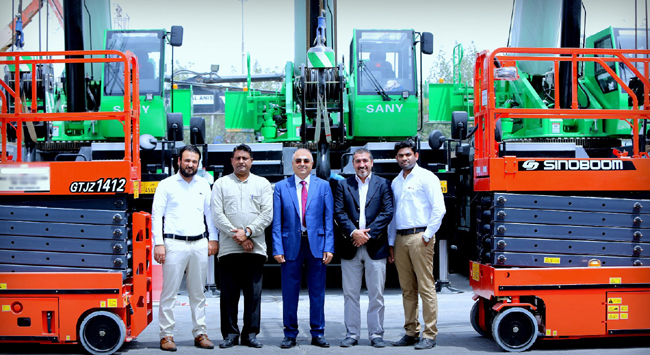 星邦重工卡塔尔客户合影