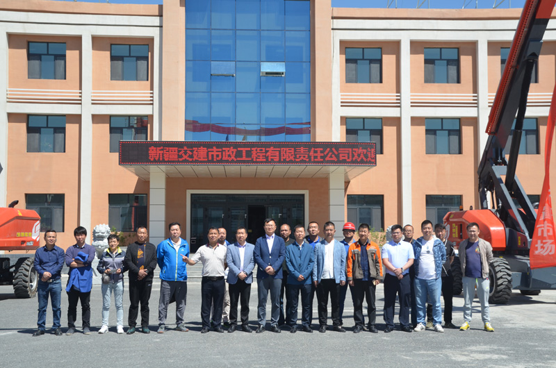 坐标新疆，批量交付新疆交建五台臂式高空作业平台，该批设备将用于乌鲁木齐EPC项目建设。